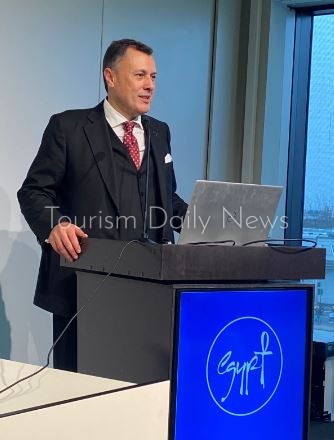 أحمد عيسى وزير السياحة والآثار