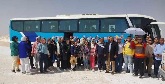 وفد مبادرة أعرف بلدك يصل الوادي الجديد ويزور الأماكن السياحية والأثرية