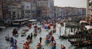 إيطاليا تفرض قيود جديدة على السياح للحد من ظاهرة التكدس والازدحام