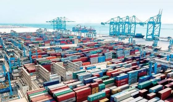 موانئ أبوظبي توقع اتفاقية ائتمانية مع 13 مصرفاً إقليمياً وعالمياً