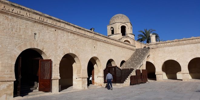 انتقادات عارمة لمندوبية السياحة الرسمية بسوسة بعد ظهورها بمظهر غير لائق