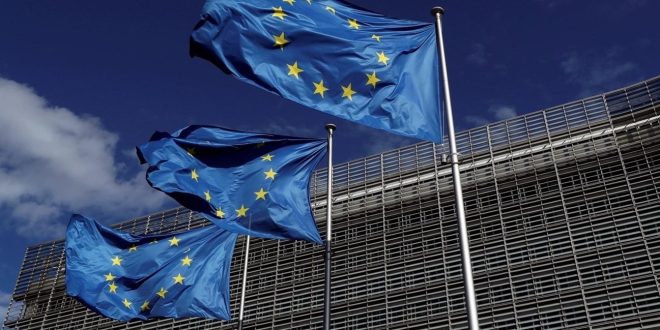 المفوضية الأوروبية ترحب بتطبيق قانون إزالة الكربون من قطاع الطيران