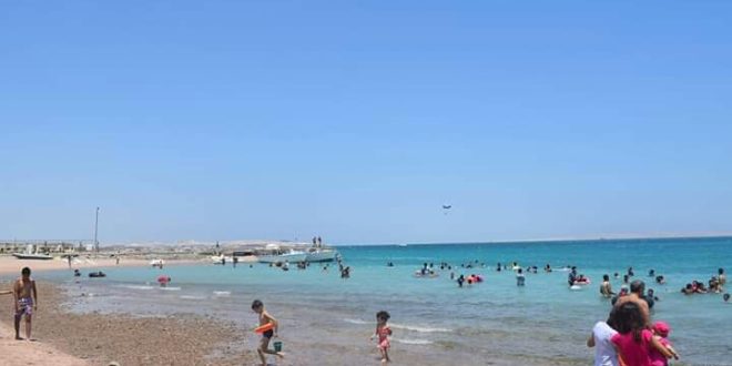 شواطئ الغردقة استعدت لاستقبال المحتفلين بالعيد .. العامة بـ 50 جنيها