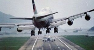 انفجار إطار أحد إطارات طائرة مصر للطيران علي مدرج الهبوط بمطار جدة