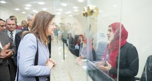 وزيرة التخطيط تفتتح مركزي التكنولوجيا وإصدار تراخيص المحال العامة بالعريش