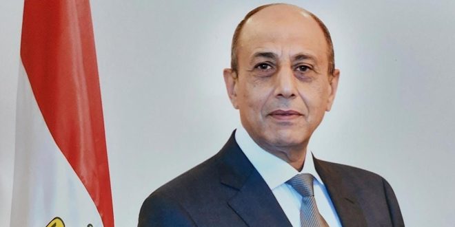 الفريق محمد عباس وزير الطيران المدني