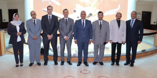 وزير الطيران يلتقى وفدا لمجلس أمناء كليه التكنولوجيا والطيران بدولة الكويت