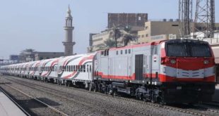 الدخان يتصاعد من العربة الثانية في قطار إكسبريس «مرسى مطروح - القاهرة»