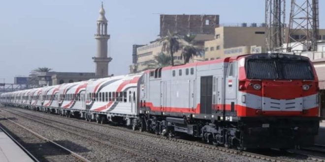 الدخان يتصاعد من العربة الثانية في قطار إكسبريس «مرسى مطروح - القاهرة»