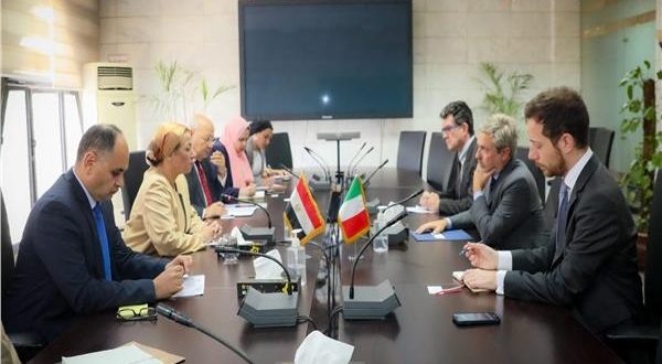 ياسمين فؤاد تستعرض فرص الاستثمار في البيئة والمناخ أمام السفير الإيطالى