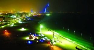 دبي تحدد 6 ضوابط للسباحة الليلية وتجهز الشواطئ بكوادرٍ مؤهلٍة من المنقذين