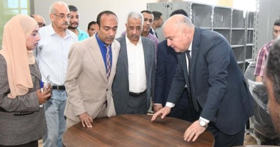 تضم 14 ألف كتاب .. محافظ قنا يتابع تجهيزات مكتبة مصر تمهيداً لإفتتاحها