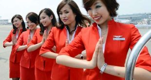 ارتداء المضيفات لـ "البكيني" على متن الطائرات