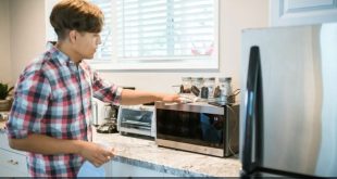 ديلي ميل تكشف 4 أطعمة تنطوي على مخاطر كبيرة عند إعادة تسخينها بالميكروويف