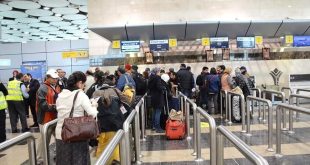 جولة مفاجئة لوزير الطيران المدنى بمطار سفنكس الدولى