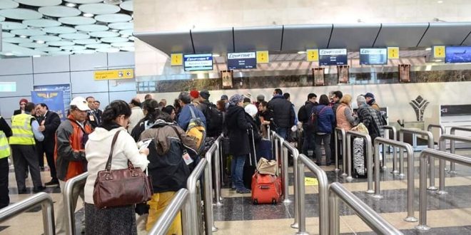 جولة مفاجئة لوزير الطيران المدنى بمطار سفنكس الدولى