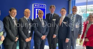 لقاءات مكثفة لوزير الطيران مع شركات عالمية مصنعة للطائرات بمعرض لوبورجيه