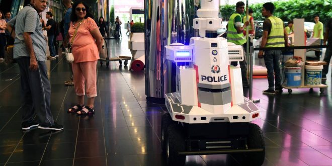 بعد 5سنوات من الاختبارات .. سنغافورة أن تواصل تنشر روبوتات التجول بشوارعها