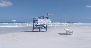 مصايف الإسكندرية تحذر المواطنين من نزول البحر نهائيا وترفع الرايات الحمراء