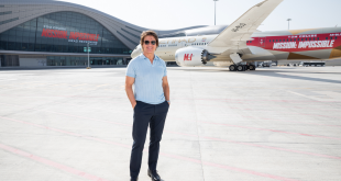 توم كروز على متن أول رحلة يستقبلها مبنى مطار أبوظبي الجديد