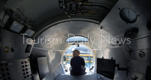 أثرياء من العيار الثقيل على متن الغواصة السياحية المفقودة كتبت - دعاء سمير : إنهم أثرياء من العيار الثقيل على متن الغواصة السياحية المفقودة , حيث تتسابق فرق الإنقاذ مع الزمن للعثور على غواصة صغيرة فائقة التكنولوجيا تقل 5 أشخاص بينهم أثرياء من العيار الثقيل، ذهبوا في رحلة يفترض أنها "ممتعة" لاستكشاف حطام سفينة "تيتانيك" في عمق المحيط الأطلسي قبل أن تتوه غواصتهم ويُفقد الاتصال بها. ووفق وسائل إعلام أمريكية وبريطانية، تحمل الغواصة 5 أشخاص، بينهم ملياردير بريطاني ومليونير باكستاني رفقة ابنه، ومستكشف فرنسي، ورئيس الشركة المنظمة للرحلة. وأوضحت صحيفة "ذا صن" البريطانية، أن ثروات رواد الغواصة لا تقل عن مليار دولار بأي حال. والسباق مع الزمن "حرفي"، إذ إن الغواصة التي تاهت منذ الأحد الماضي لا تملك سوى ساعات للحفاظ على حياة ركابها، وهي الفترة المتبقية لحين نفاد مخزون الأكسجين فيها. استقل 5 أشخاص سفينة الأبحاث الكندية "بولار برنس" التي اتجهت بهم إلى موقع معين في المحيط الأطلسي قبالة سواحل نيوفاوندلاند الكندية. وفي صباح الأحد الماضي، ركب الخمسة غواصة "تيتان" الصغيرة والخفيفة وذات التكنولوجيا الفائقة، في رحلة ممتعة لكنها لا تخلو من المخاطر، كونها ستهبط إلى أعماق سحيقة في ظروف طقس غير مواتية، وفي إحدى الرحلات المأهولة النادرة لرؤية حطام "تيتانيك". والأشخاص الخمسة وفقا لموقع "بي بي سي"، هم الملياردير والمغامر البريطاني هاميش هاردينغ ومالك شركة Action Aviation للطيران الخاص، والمليونير البريطاني من أصل باكستاني شاهزادا داود، وابنه سليمان، البالغ من العمر 19 عامًا، وبول هنري نارجوليت المستكشف الفرنسي، وستوكتون راش الرئيس التنفيذي لشركة OceanGate المنظمة للرحلة. والرحلة التي تتكلف 250 ألف دولار للفرد، ذهبت سريعا إلى منحنى خطر، حيث فقدت الغواصة الصغيرة الاتصال مع طاقم سفينة الأبحاث بعد حوالي ساعة و45 دقيقة من الغوص. بحسب خفر السواحل الأمريكي، يُعتقد أن الغواصة تقع في منطقة تبعد حوالي 900 ميل شرق "كيب كود" (في الولايات المتحدة). وحسب موقع "entrepreneur" قال الأميرال جون موجر للصحفيين: "نبذل قصارى جهدنا لتحديد موقع الغواصة وإنقاذ من كانوا على متنها.. الأمر يتعلق بساعات". وحتى صباح أمس الثلاثاء، فتش خفر السواحل الأمريكي قرابة 10000 ميل مربع عن الغواصة المفقودة. فيما قال خفر السواحل الكندي إنه أرسل أيضًا عوامات سونار قادرة على اكتشاف الغواصة حتى في قاع المحيط. إقرأ أيضاً : مد فترة التقديم للمبادرة الوطنية للمشروعات الخضراء الذكية حتى نهاية يوليو