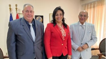 لقاء السيدة نائب وزير السياحة والآثار لشئون السياحة مع سفير دولة رومانيا