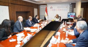 هالة السعيد تتابع العمل بمراكز خدمات مصر والتوسع في "التكنولوجية المتنقلة"
