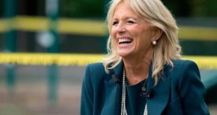 السيدة الأمريكية الأولى في منطقة الأهرامات بالجيزة