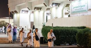 حجاج بيت الله يبدأون التوافد إلى منى لقضاء يوم التروية في طريقهم لعرفة