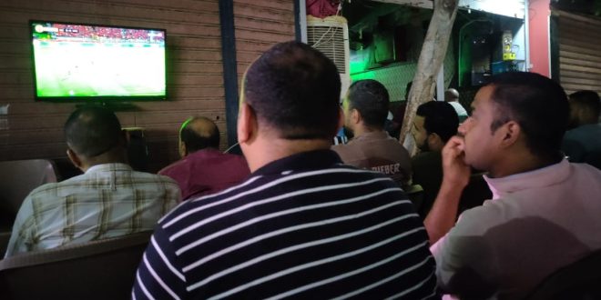 كافيهات نجع حمادي كامل العدد في نهائي الأهلى الإفريقي