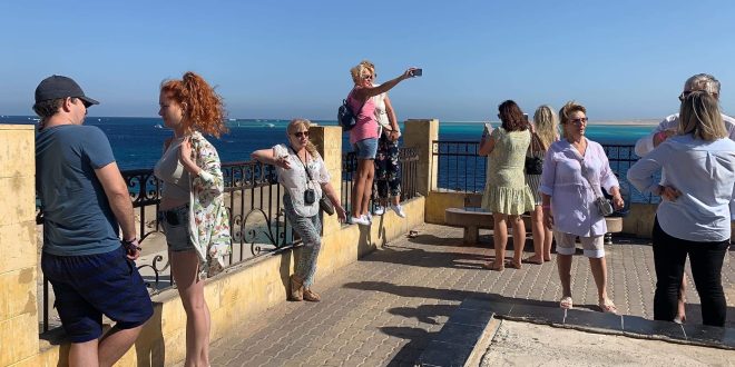 تزايد الحركة السياحية وارتفاع إشغالات فنادق البحر الأحمر مع بدء موسم الصيف