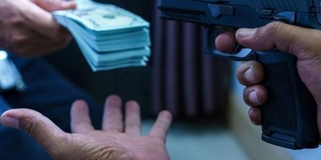 سطو مسلح على أحد البنوك في الخليل