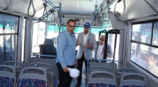 مدبولى يتفقد المنشآت السياحية وزيادة الأتوبيسات الكهربائية بشرم الشيخ