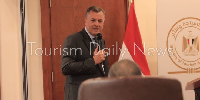 السياحة تبدأ ترشيد الكهرباء وتطبق قرار رئيس الوزراء.. العمل من البيت الأحد