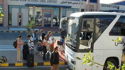 3 آلاف سائح يصلون مطار مرسى علم على متن 16 رحلة طيران .. اليوم