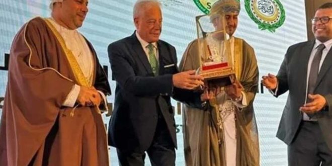 خالد فودة يحصل على جائزة أفضل مسئول حكومي عربي لمدينة سياحية