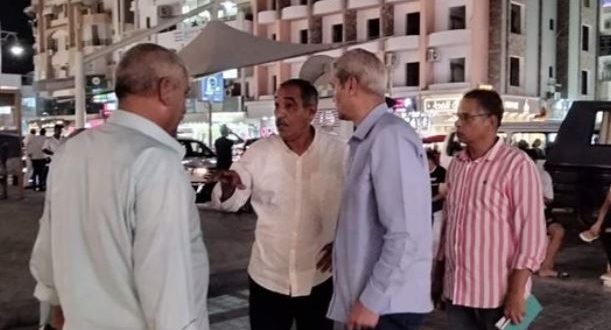 رئيس مدينة الغردقة في جولة ميدانية لتفقد الممشى السياحي بمنطقة الأحياء
