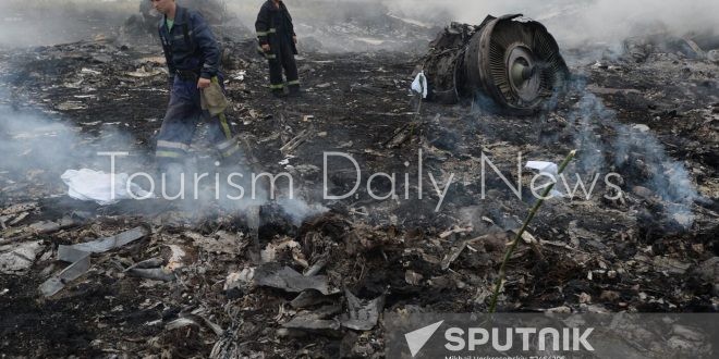 الدخان الأسود يتصاعد من  الطائرة الروسية وانفجار ضخم قبل سقوطها