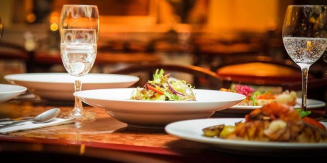 "السياحة" تكشف فرص العمل المتاحة في قطاعي الفنادق والمطاعم السياحية