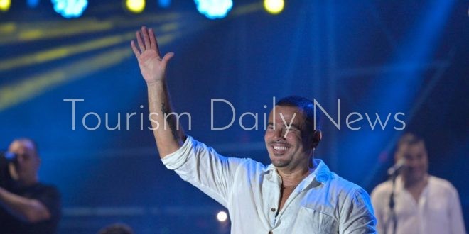 استقبله وزير السياحة اللبناني .. حضور جماهيرى كبير لحفل عمرو دياب في بيروت