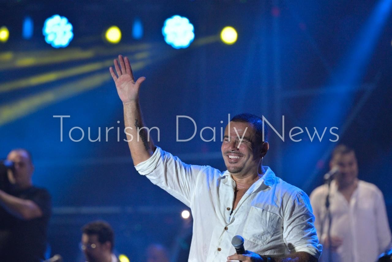 استقبله وزير السياحة اللبناني .. حضور جماهيرى كبير لحفل عمرو دياب في بيروت