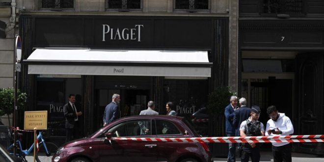 متجر "بياجيه" في وسط العاصمة الفرنسية يتعرض للسرقة في عز الضهر