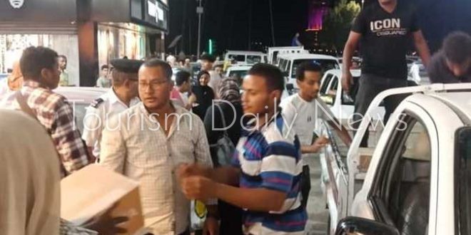 محافظ اسوان يوجه بالتصدي لظاهرة الإشغالات والتعديات على حرم الطريق