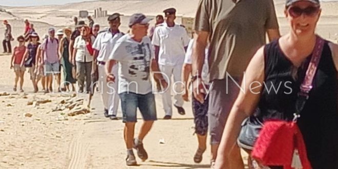 وفد سياحي متعدد الجنسيات يزور المنيا الأقصر