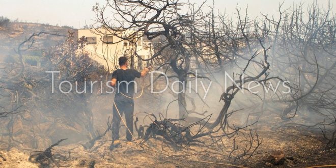 اليونان تلغي الرحلات إلى رودس وتجلي السياح وإخلاء 12 بلدة بينها ليندوس
