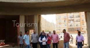 نائب محافظ أسوان تمر على حى اللوتس والمشروعات المتعثرة