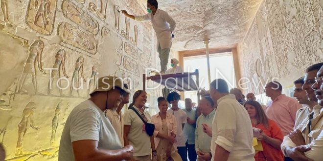 تجربة ممتعة .. سياح العالم يشيدون بزيارتهم لمصر وحسن ضيافة بالأقصر