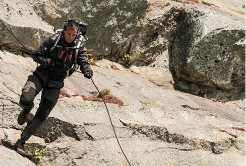 "البحر الأحمر" الوكيل الحصري لـBear Grylls Survival لتقديم سياحة المغامرات