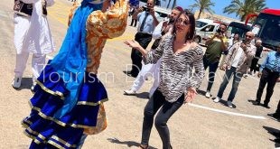 الرئيس لوزير السياحة .. طريقة استقبال السياح بتونس بالرقص والزغاريد غلط