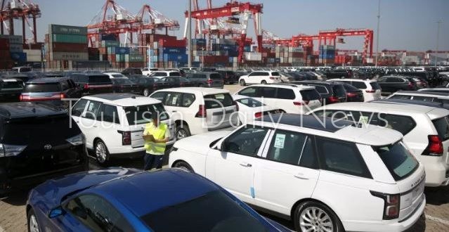 مد العمل بقانون تيسيرات استيراد سيارات المصريين بالخارج والتحويلات النقدية